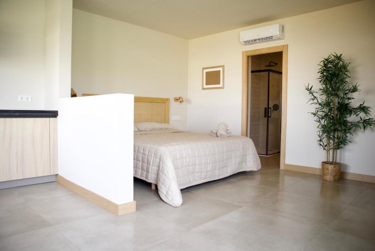 Alojamiento Rural Finca Azucena Suite โกนิล เด ลาฟรอนเตรา ภายนอก รูปภาพ