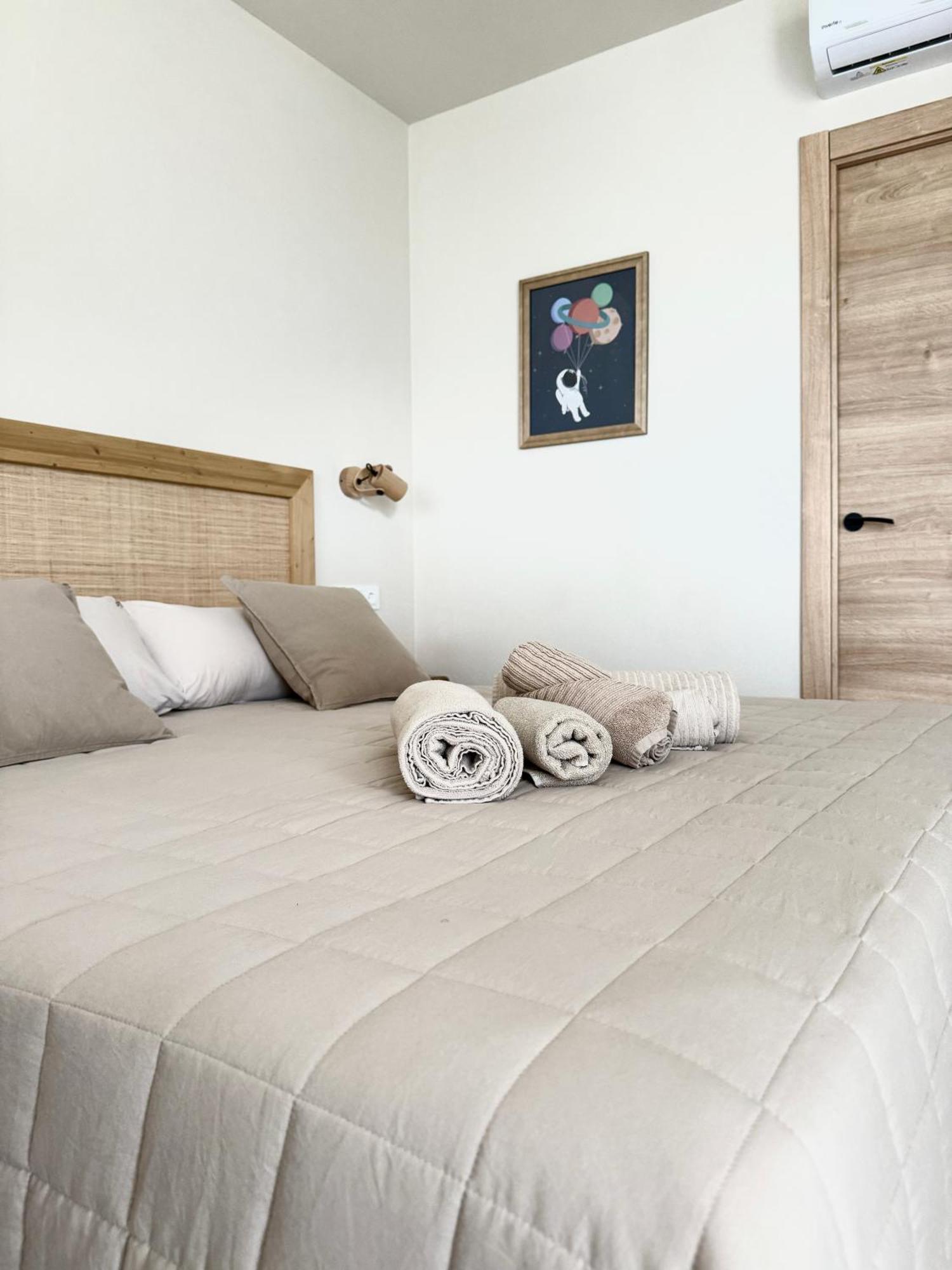Alojamiento Rural Finca Azucena Suite โกนิล เด ลาฟรอนเตรา ภายนอก รูปภาพ