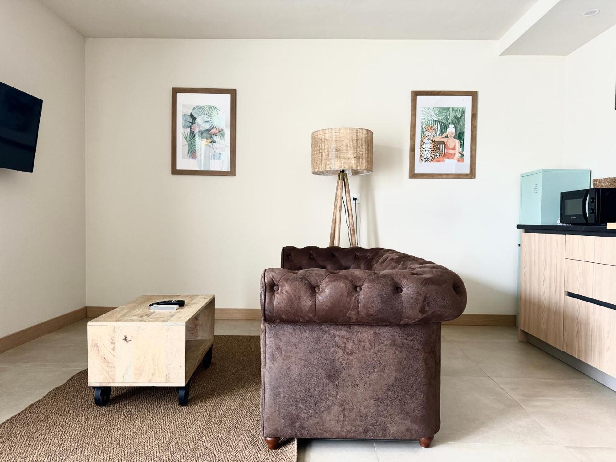 Alojamiento Rural Finca Azucena Suite โกนิล เด ลาฟรอนเตรา ภายนอก รูปภาพ