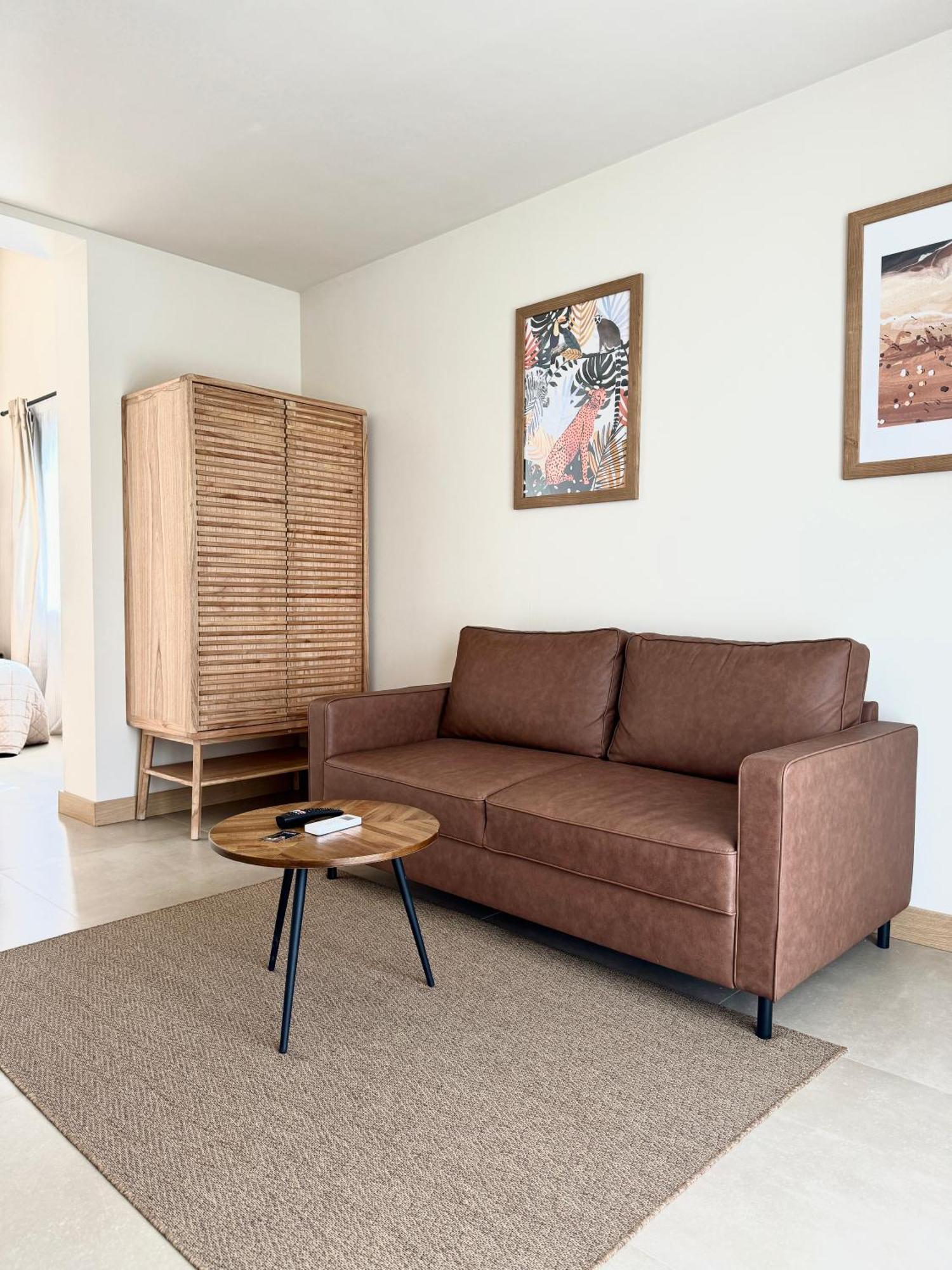 Alojamiento Rural Finca Azucena Suite โกนิล เด ลาฟรอนเตรา ภายนอก รูปภาพ